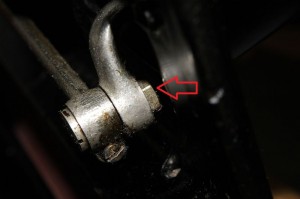 Singer Model 27 / 28 / 127 / 128 - bolt to loosen to adjust timing (close up)