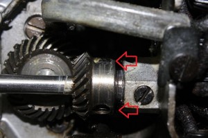 Featherweight 221 - Hook Gear set screws